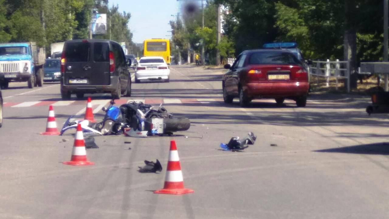 На Нефтяников в Херсоне разбился мотоциклист