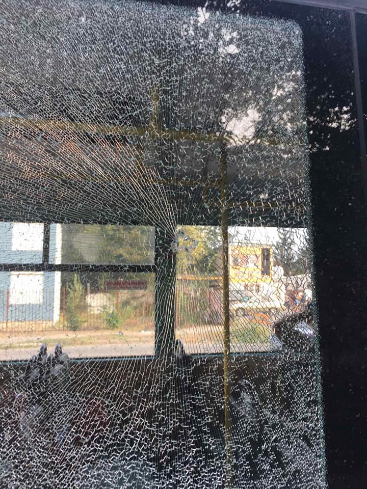 В Херсоне неизвестные обстреляли пассажирский автобус