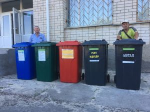 На Херсонщине устроили экологическую акцию по сортировке мусора