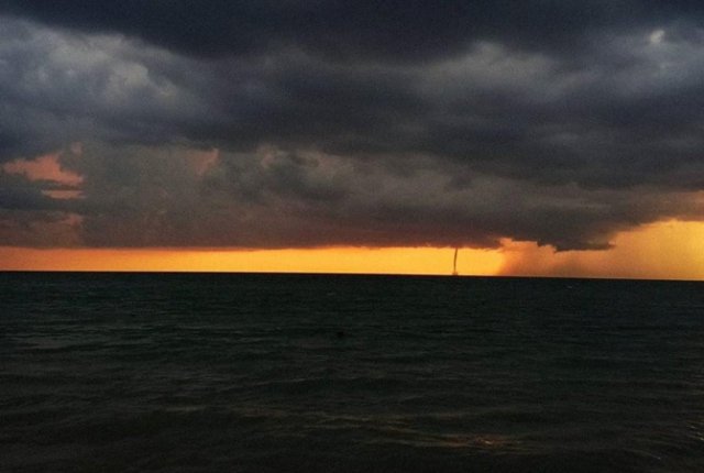 По Азовскому морю пронесся водяной смерч