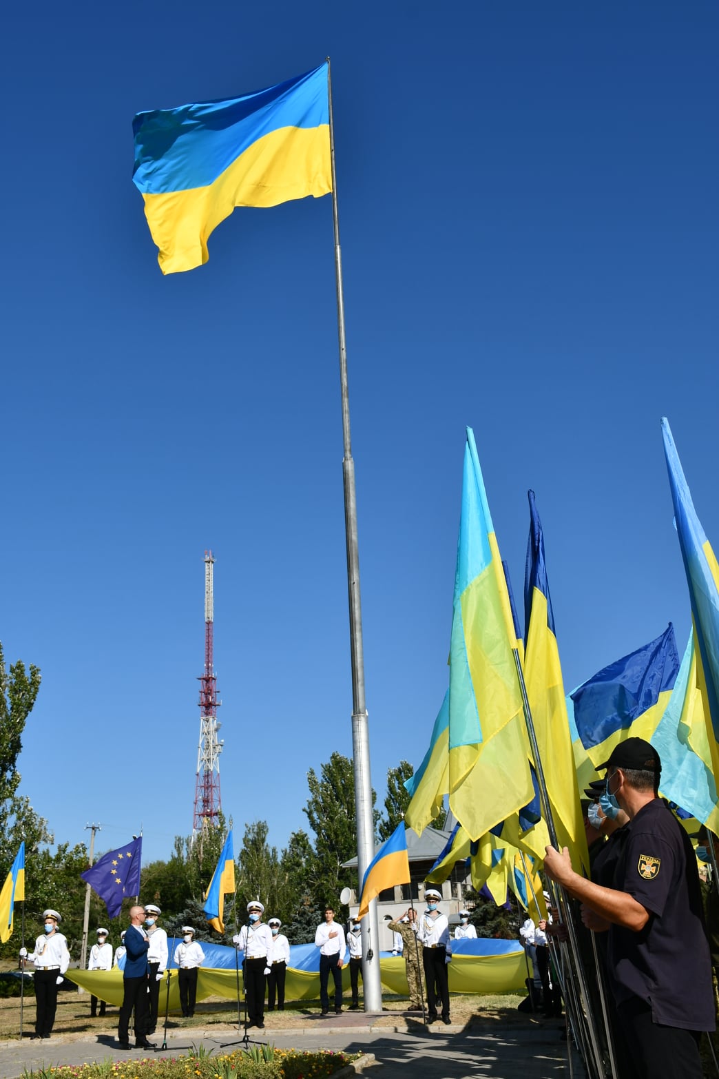 Торжественное поднятие Государственного Флага Украины прошло при участии курсантов Херсонской государственной морской академии