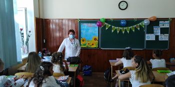 Медики больницы Карабелеша учат школьников защищаться от вирусных инфекций