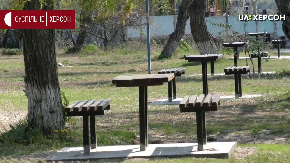 Херсонский Гидропарк готовят к летнему сезону: уже установлены новые скамейки, в планах футбольное поле и пляжные навесы