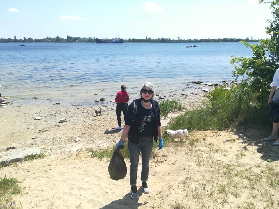 “Сделаем город чище” — херсонцы сегодня вышли на уборку пляжа “Лилея”