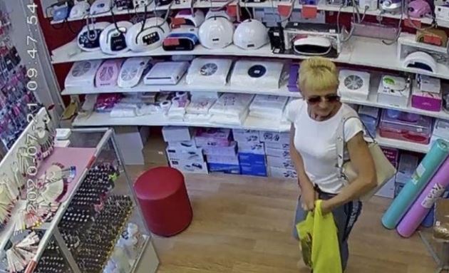 В Херсоне орудует серийная воровка: женщина снова попалась на камеры видеонаблюдения