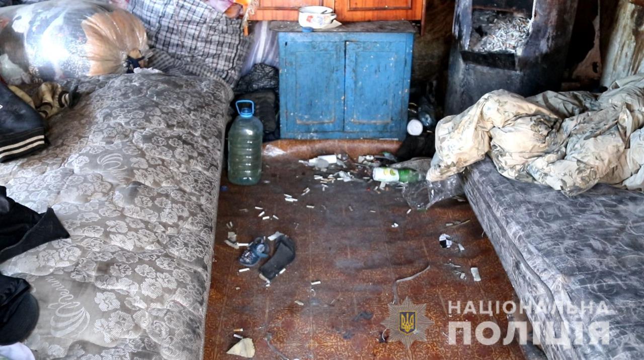 У Херсоні на міському сміттєзвалищі мешкали 2 сім'ї заробітчан із Західної України: серед них було 7 дітей від 2-х до 12-ти років