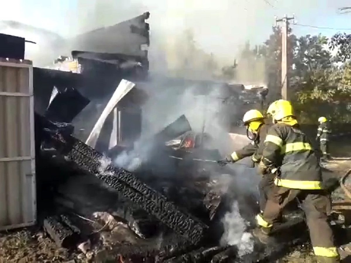 На Херсонщине произошел пожар в дачном кооперативе: горел 2-этажный дом