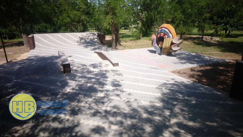 В одном из парков Геническа открыли скейт-площадку