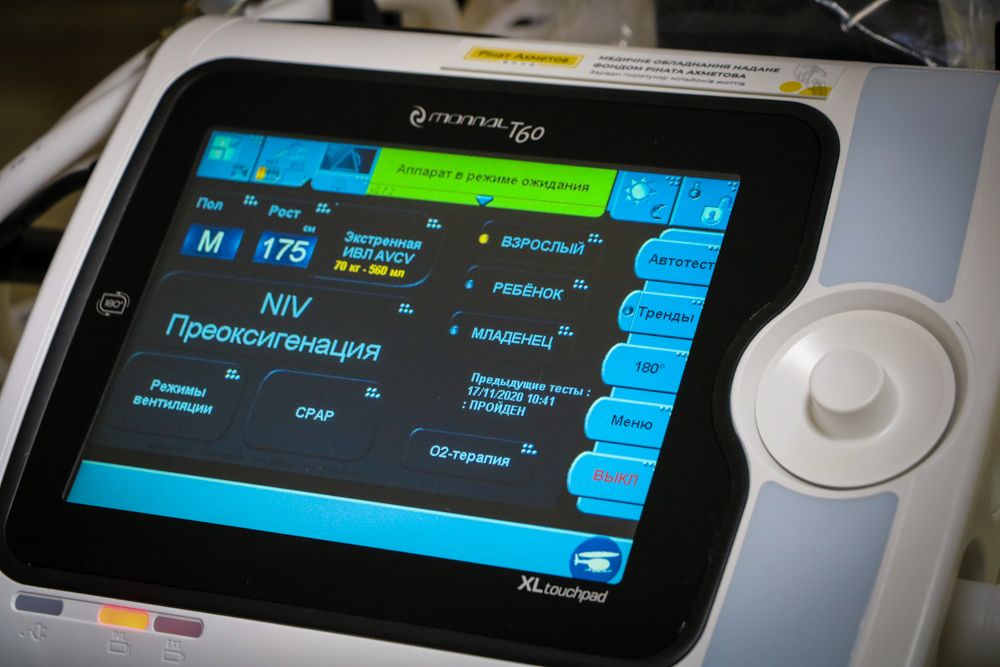 Херсонской больнице благотворители передали аппарат искусственной вентиляции легких