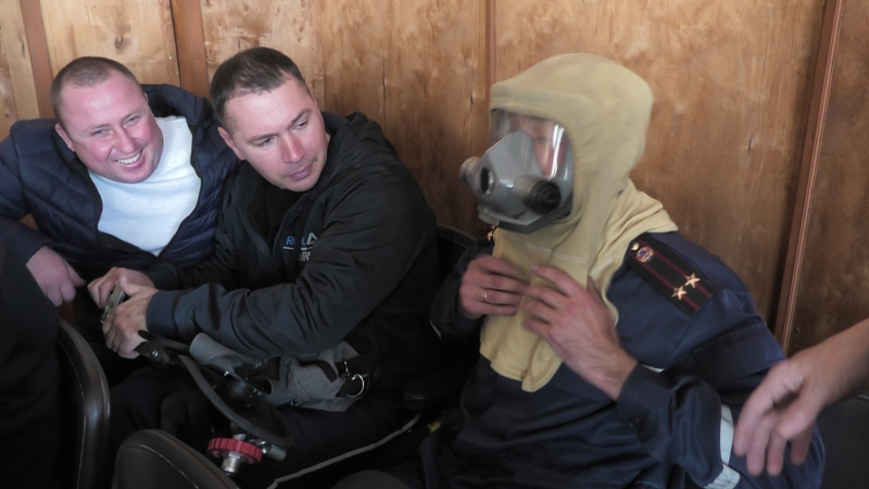 Американцы подарили херсонским спасателям боевую одежду дыхательные аппараты