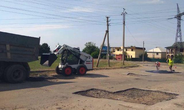 На Херсонщине отремонтируют дорогу: горсовет Новой Каховки выделил средства
