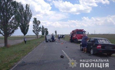 Вчерашнее ДТП на Херсонщине забрало 3 жизни: водитель мотоцикла погиб на месте, двое пассажиров скончались в реанимации (ФОТО 18+)