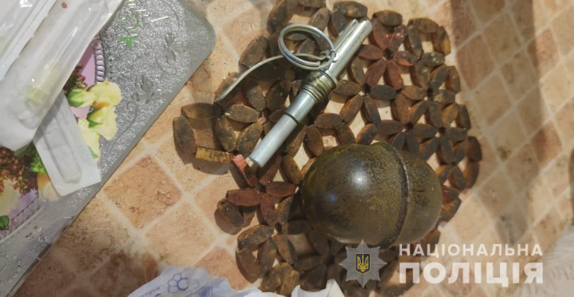 У жителя Каховки полиция обнаружила наркотики и боеприпас