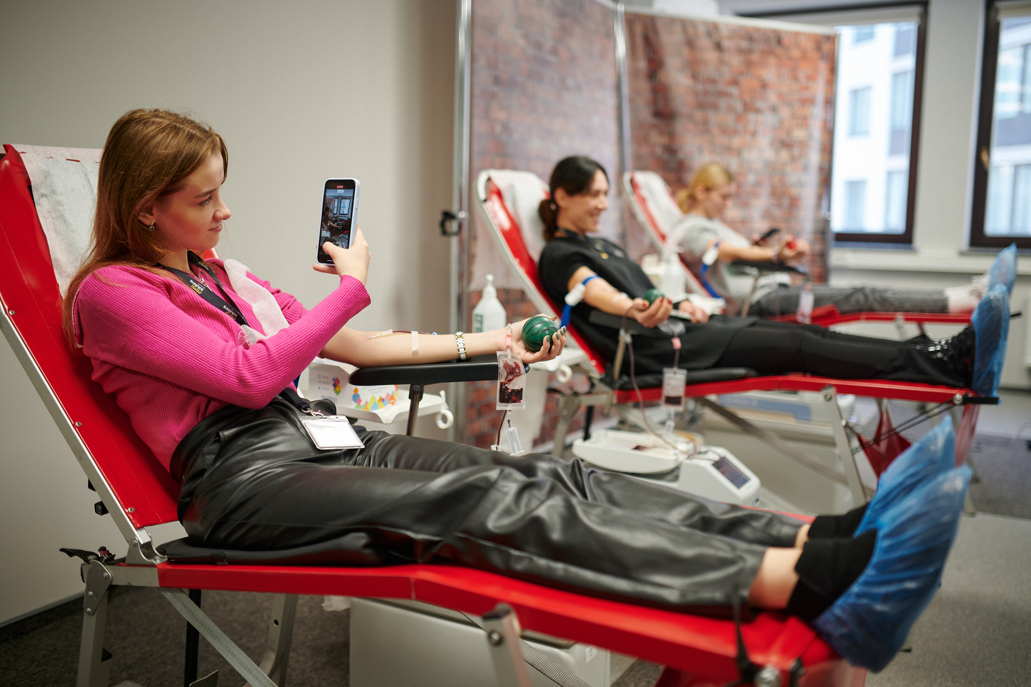33 історії про донорство крові, що мотивують — фотопроєкт від ДонорUA