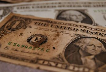 Банки та обмінники отримали право не приймати деякі долари: про які банкноти мова?