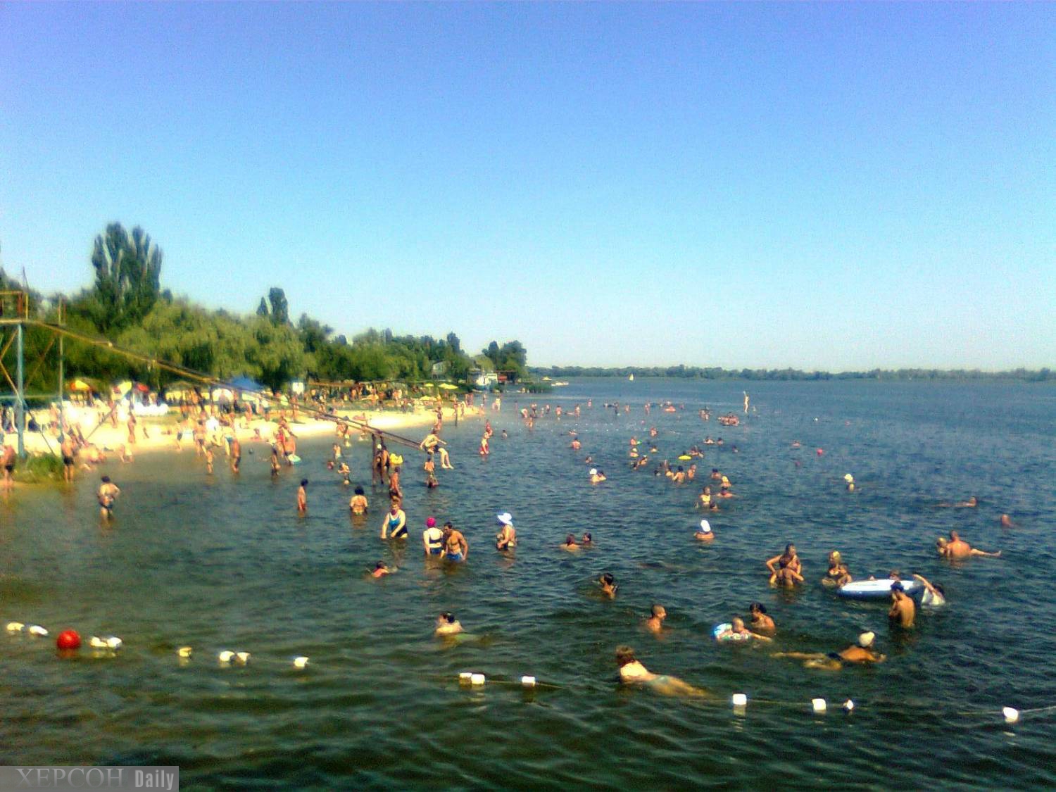 Херсонская область вода. Гидропарк пляж Херсон Днепр. Херсон пляж Лилея. Приднепровский пляж в Херсоне. Херсонский пляж.