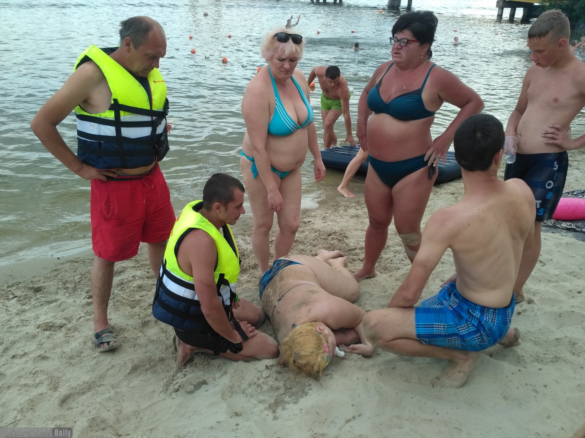 Свежие новости херсона сегодня. Херсон Гидропарк. Утонувшие девушки на пляже фото. Пляж Херсон девушки. Херсон до 2014 Гидропарк.