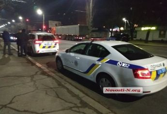 У Миколаєві винесено вирок поліцейським, які помочилися на авто, а потім побили власника