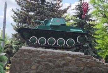 В Мелитополе украденный с постамента “древний” танк обрел международную славу