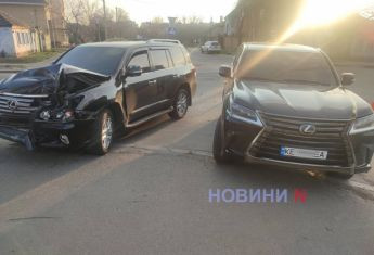 Авария на миллион: на перекрестке в Николаеве столкнулись два «Лексуса»