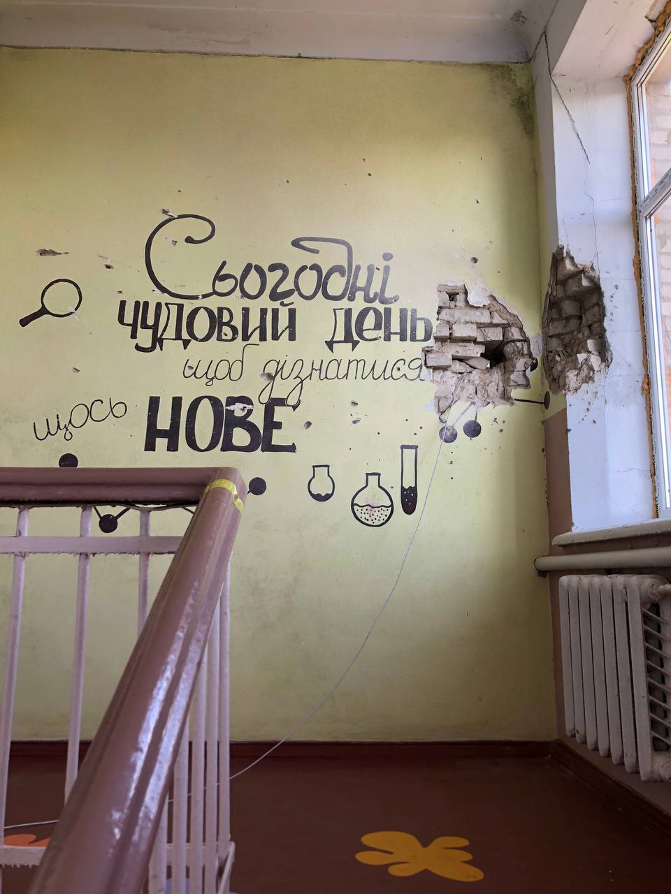 Утеплене укриття з підйомником і сонячними панелями: у селі на Бериславщині відбудовують ще одну школу (фото)