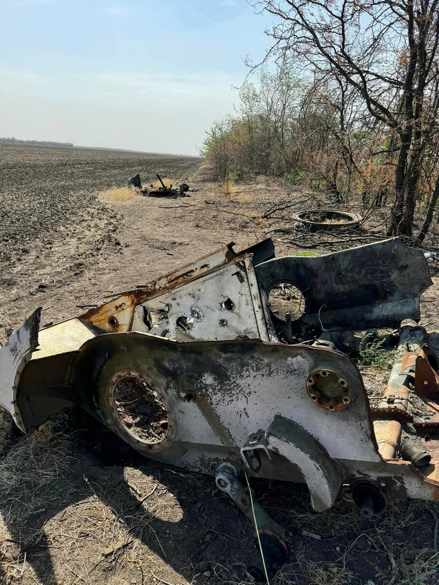 Незрима присутність окупантів: чому на полях звільненої Херсонщини досі купа військового брухту (фото)