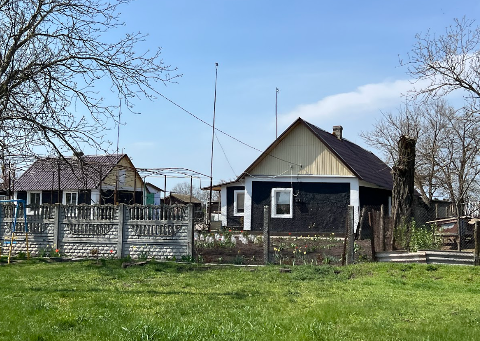 Відновлені будинки в селі Трудолюбівка. Фото: Олег Батурін/ЦЖР