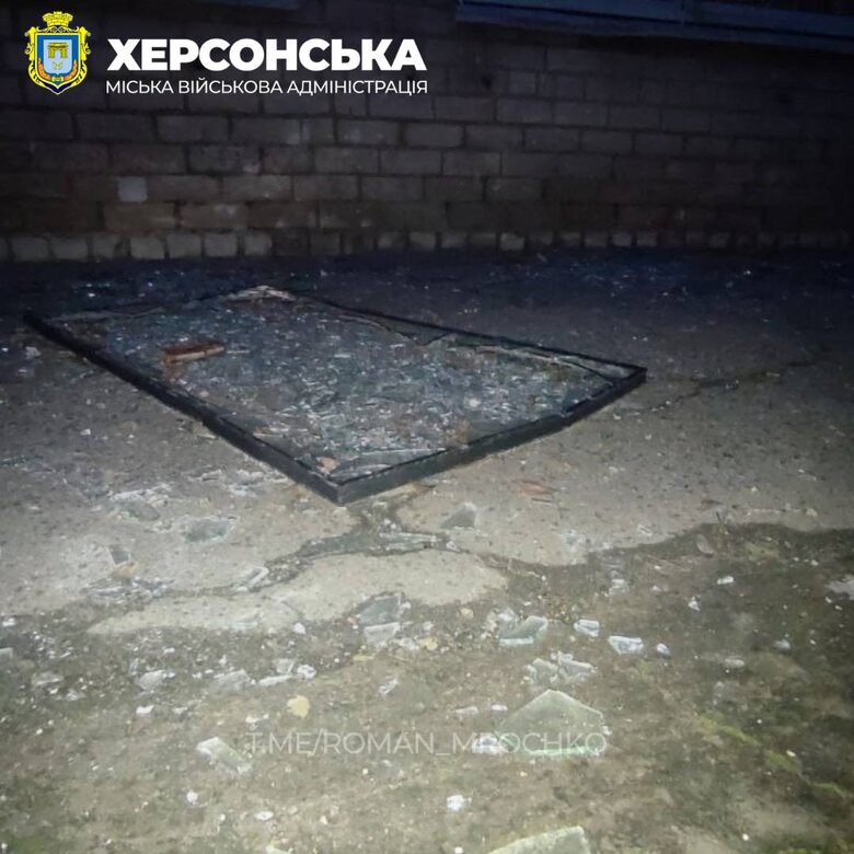 Наслідки ударів РФ по Херсону: У навчальному закладі вибито вікна 03