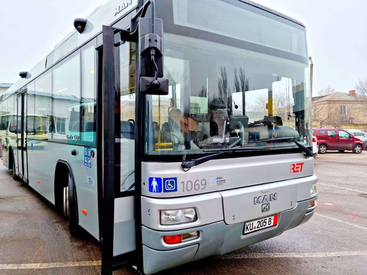 В Херсон прибыли 10 автобусов из Европы: фото