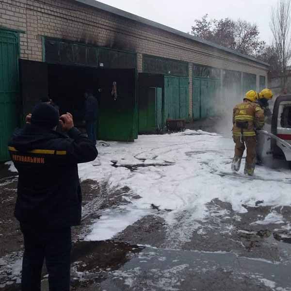 В Скадовске из-за короткого замыкания сгорел медицинский автопарк
